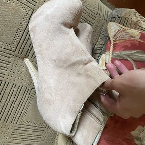 Cream/pinkish ankle boots